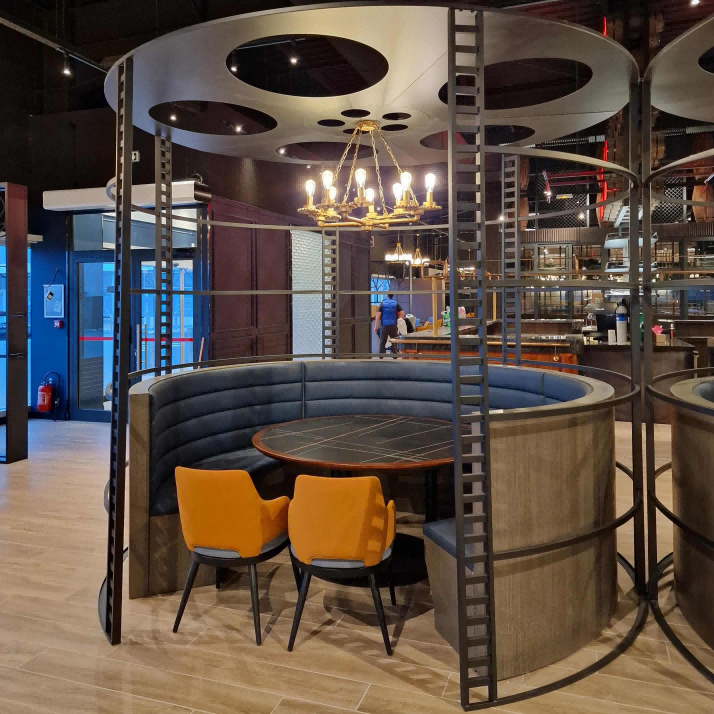 CHEZ Round booth