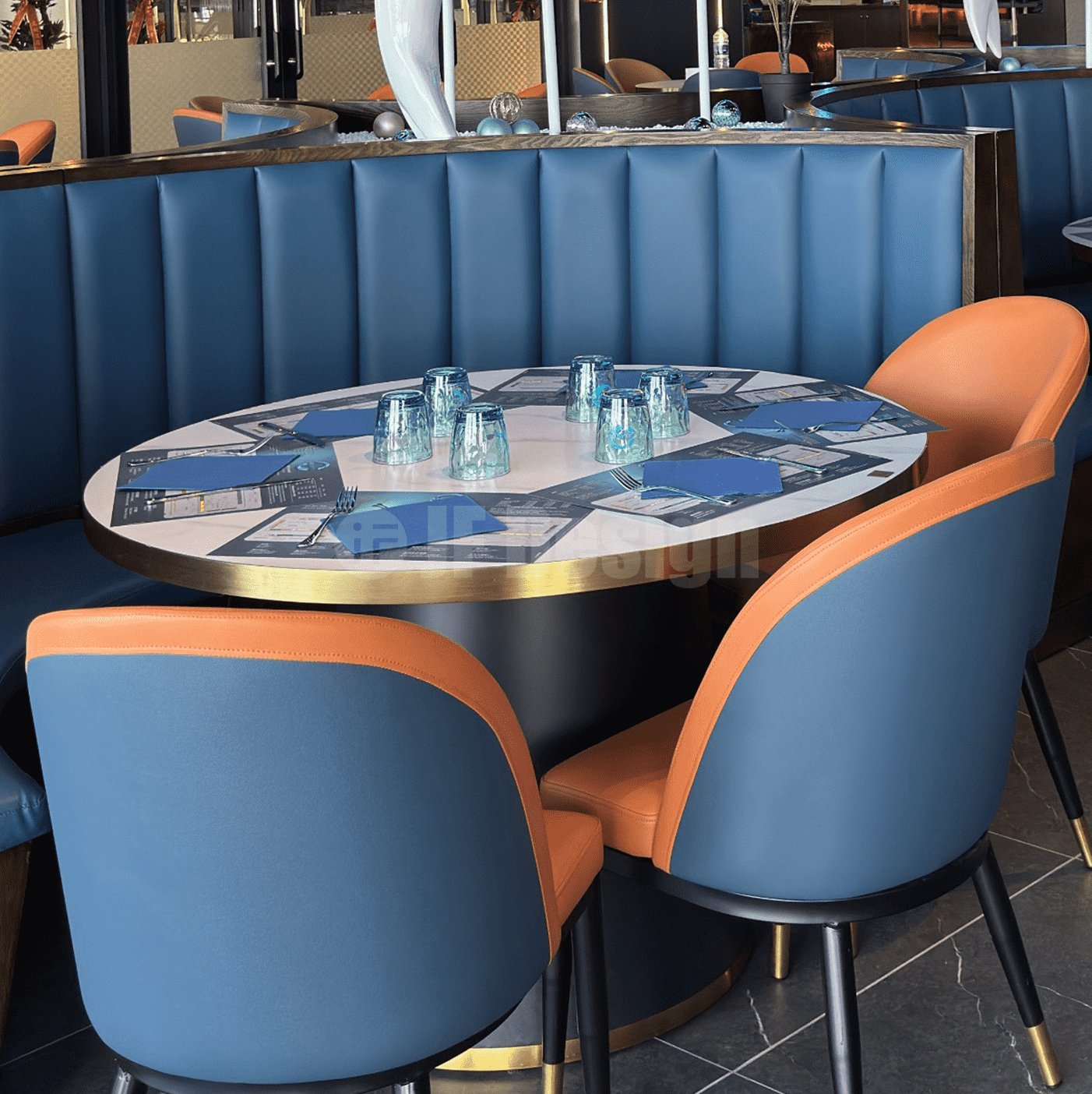 Semi-circular booth2